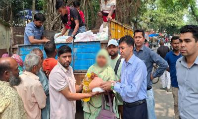নীলফামারীতে টিসিবির পণ্য পেয়ে স্বস্তিতে নিম্ন আয়ের মানুষ