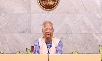 জাতির উদ্দেশে প্রধান উপদেষ্টার ভাষণ দিচ্ছেন