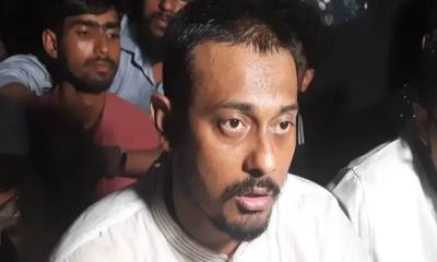 হঠাৎ চোখে অন্ধকার দেখতে শুরু করি