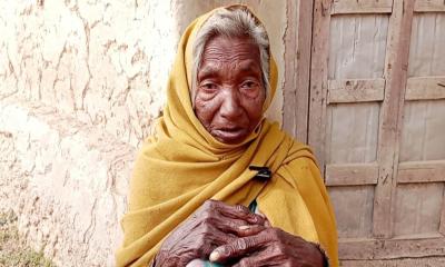 সন্তানদের জন্য বোঝা এখন বৃদ্ধা মা