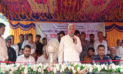কৃষকেরা যাতে ফসলের ন্যায্য মূল্য পান, সরকার সেই চেষ্টাই করছে
