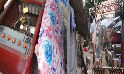 টুঙ্গিপাড়ায় চার্জে থাকা ইজিবাইকে বিদ্যুৎস্পৃষ্ট হয়ে বৃদ্ধার মৃত্যু