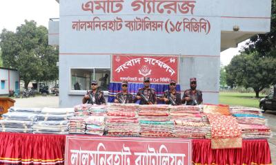 সীমান্তে বিজিবির অভিযান, ২৫ লাখ টাকার ভারতীয় শাড়ি ও কাপড় জব্দ