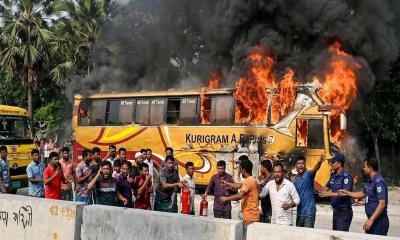 শাজাহানপুরে চলন্ত বাসে আগুন, অল্পের জন্য রক্ষা পেল যাত্রীরা