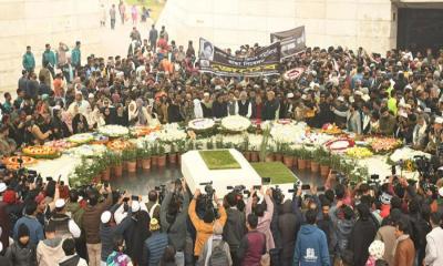 খালেদা জিয়ার কবর জিয়ারতে আজও নেতাকর্মীদের ঢল