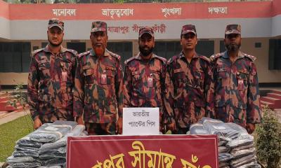 কুড়িগ্রামে বিজিবির অভিযানে ১৫ লাখ টাকার ভারতীয় কাপড় জব্দ
