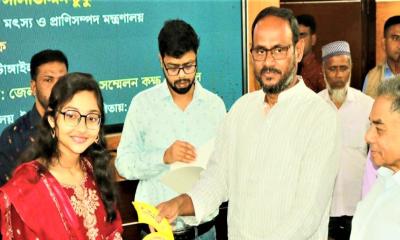 প্রাথমিকের চাকরি আরও সম্মানজনক করতে কাজ করছে সরকার