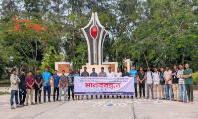 ঢাবিতে সাংবাদিকদের ওপর হামলার প্রতিবাদে নোবিপ্রবিতে মানববন্ধন