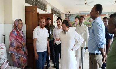নোংরা পরিবেশে চিকিৎসা অর্থহীন: ফরিদগঞ্জ স্বাস্থ্য কমপ্লেক্সে এমপি হান্নানের ক্ষোভ