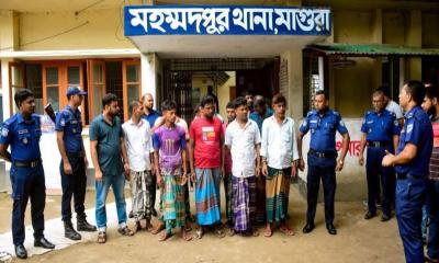বালিদিয়া বাজারে জুয়ার আসর থেকে আটক ১৬ 