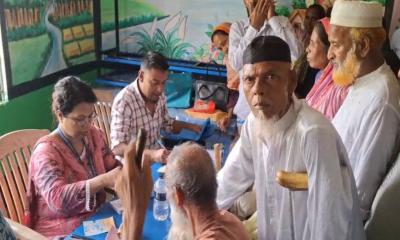 মা দিবসে শ্রীপুরে ফ্রি মেডিকেল ক্যাম্পে চিকিৎসা পেলেন ৩ হাজার মানুষ