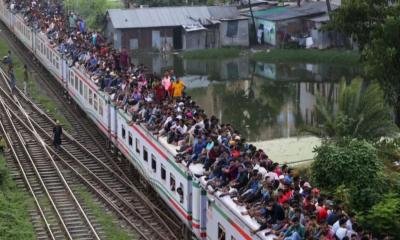 ট্রেনের ছাদে ভ্রমণ ঠেকাতে ৩ স্তরের নিরাপত্তা