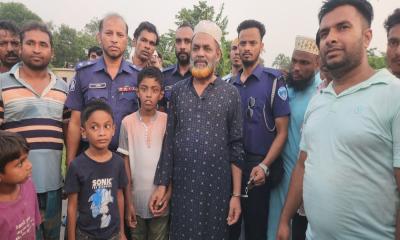 নাসিরনগরে হাতকড়া পরেই বোনের জানাজায় আওয়ামী লীগ নেতা
