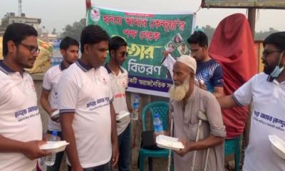 কেন্দুয়ায় পথচারী ও সুবিধাবঞ্চিত মানুষের মাঝে ইফতার বিতরণ