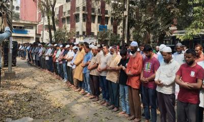 জবিতে আলী খামেনির গায়েবানা জানাজা অনুষ্ঠিত