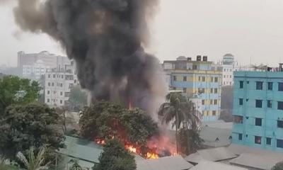 কালিয়াকৈরে বসতবাড়িতে আগুন, কলোনির ১০টি রুম পুড়ে ছাই