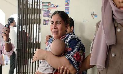 দেড় মাসের সন্তানসহ কারাগারে যাওয়া যুব মহিলা লীগ নেত্রীর জামিন