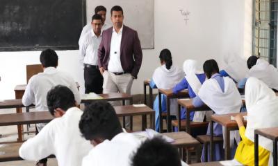 কর্ণফুলীতে এসএসসি পরীক্ষা কেন্দ্র ঘুরে দেখলেন ডিসি