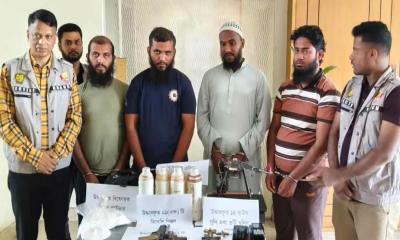 রাজধানীতে অস্ত্র-ড্রোনসহ ‘উগ্রবাদী সংগঠনের’ ৪ সদস্য গ্রেপ্তার