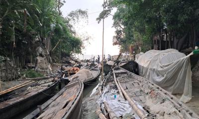 দুই মাসের বিরতি শেষ, রাতে নদীতে নামবেন জেলেরা