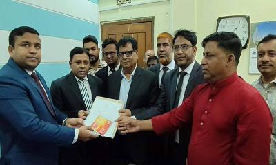 খাগড়াছড়িতে ধানের শীষের প্রার্থী ওয়াদুদ ভূইয়ার মনোনয়নপত্র সংগ্রহ