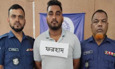 আড়াইহাজারে গায়ে হলুদের অনুষ্ঠান থেকে পিস্তল ও গুলিসহ যুবক গ্রেপ্তার