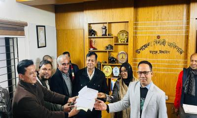 টাঙ্গাইল-১ আসনে স্বতন্ত্র প্রার্থী হিসেবে মনোনয়নপত্র জমা দিলেন কর্নেল আজাদ