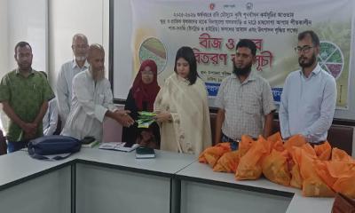 ময়মনসিংহে প্রান্তিক কৃষকদের বিনামূল্যে শীতকালীন বীজ বিতরণ