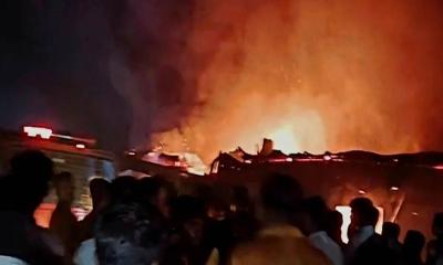 বোয়ালমারীতে বাজারে অগ্নিকাণ্ডে ১৭টি দোকান পুড়ে ছাই