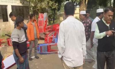 নোয়াখালীতে বরকত উল্লাহ বুলুর নির্বাচনী সভায় হামলা-ভাঙচুর