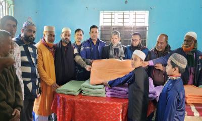 বুড়িচংয়ে এতিমখানার শিক্ষার্থীদের মাঝে কম্বল বিতরণ করল বুড়িচং প্রেস ক্লাব