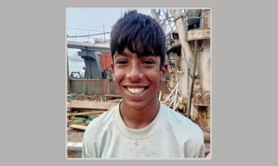 কর্ণফুলী নদীতে জাহাজ থেকে মাছ খালাসের সময় শ্রমিক নিখোঁজ