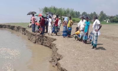 ধীরে ধীরে বদলে যাচ্ছে যমুনার নদীপাড়ের মানুষের জীবন