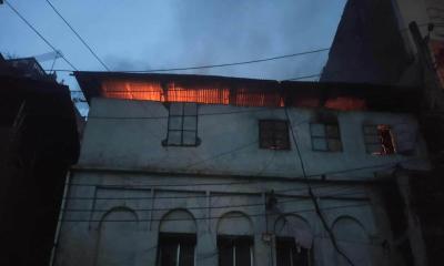 রাজধানীর চকবাজারে ভবনের আগুন দেড় ঘণ্টা পর নিয়ন্ত্রণে