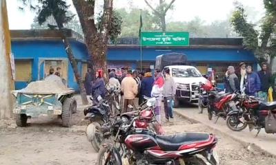 ফুলবাড়ীতে ভ্রাম্যমাণ আদালতে ৩ ট্রলি চালকের ৭ দিনের কারাদণ্ড