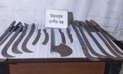 ফরিদগঞ্জে যৌথ বাহিনীর অভিযানে ১৫টি দেশীয় অস্ত্র উদ্ধার