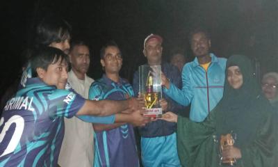 বাগাতিপাড়ায় প্রীতি ক্রিকেট টুর্নামেন্টে চ্যাম্পিয়ন ঔষধ কোম্পানির প্রতিনিধি দল