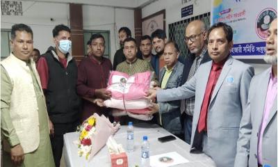 হাটহাজারী সমিতির মানবিক উদ্যোগ, শীতবস্ত্র বিতরণ