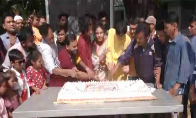 হুমায়ূন আহমেদের জন্মদিনে নুহাশ পল্লীতে ভক্তদের ঢল