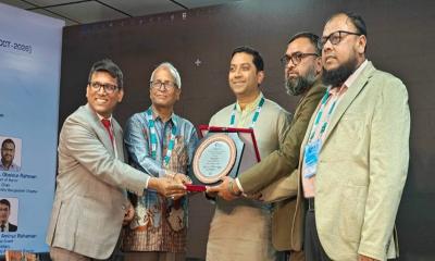 এআই বিপ্লবের জন্য শিক্ষার্থীদের প্রস্তুত করতে হবে