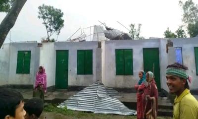 রাতের ঝড়ে খোলা আকাশের নিচে আশ্রয়ণের ৭ পরিবার