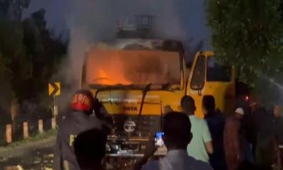 দেবীগঞ্জে সড়ক দুর্ঘটনায় শিশুর মৃত্যু, ক্ষোভে ট্রাকে আগুন