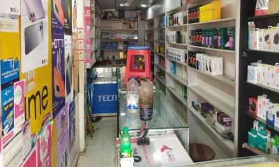 মধুপুরে দোকান থেকে মোবাইলসহ তিন লাখ টাকার মালামাল লুট