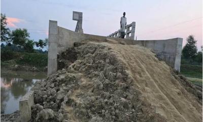 সংযোগ সড়ক থেকে উঁচু সেতু, ভোগান্তিতে এলাকাবাসী