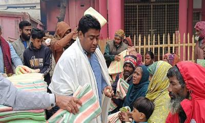 খোকসায় দুই হাজার মানুষের মাঝে শীতবস্ত্র বিতরণ