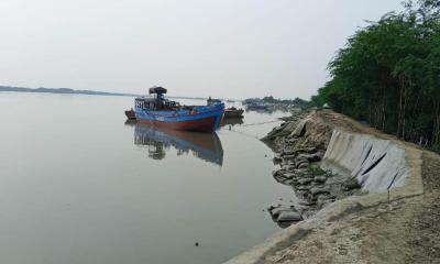 জরিমানার পরও কপোতাক্ষের ভাঙন থেকে বালু উত্তোলন