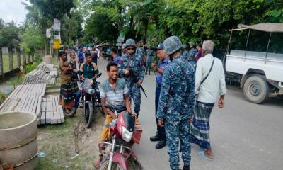 কয়ারায় নৌবাহিনী-পুলিশের যৌথ চেকপোস্ট: নিরাপত্তা জোরদারে প্রশংসা