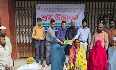 পত্নীতলায় সাড়ে ছয় হাজার কৃষকদের মাঝে বিনামূল্যে বীজ ও সার বিতরণ