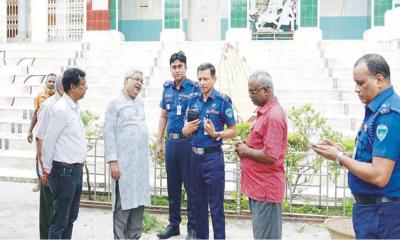 কুমিল্লায় পূজার প্রস্তুতিকালীন নিরাপত্তা পরিদর্শন করলেন পুলিশ সুপার