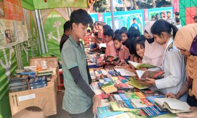 শিবরাম আদর্শ পাবলিক স্কুল প্রাঙ্গণে দুই দিনব্যাপী বইমেলা অনুষ্ঠিত